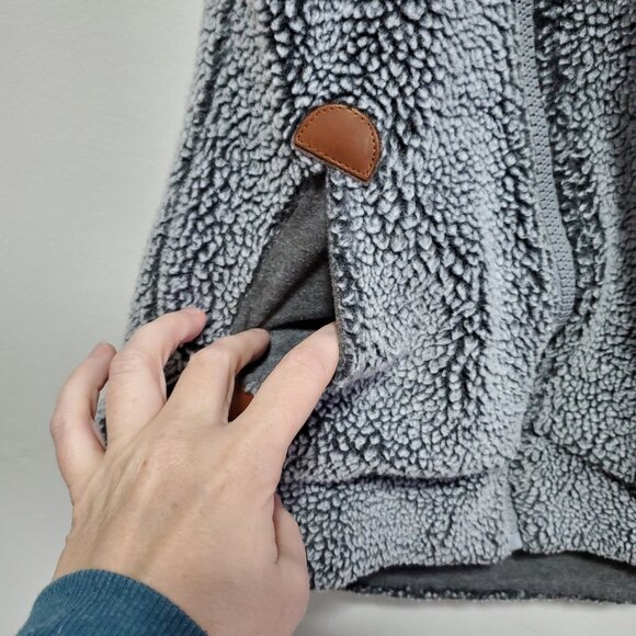 WANAKOME Kira Sherpa Hooded Vest Asymmetric Zip Wool Blend Grey Women's Small - Picture 5 of 16